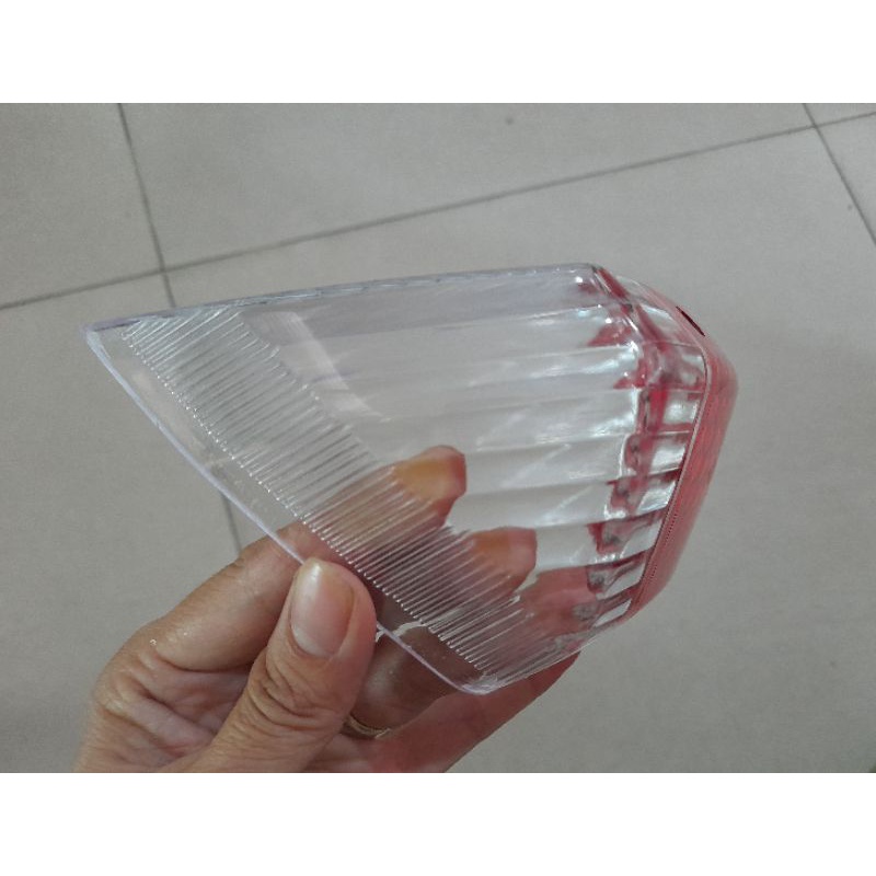 Chụp lái đuôi đèn sau xe Max Neo