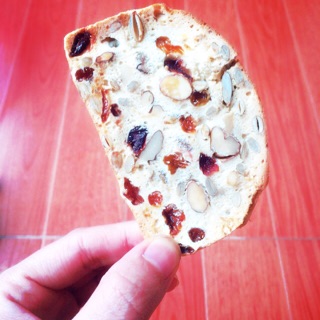 Combo bánh biscoti va kẹo nougat