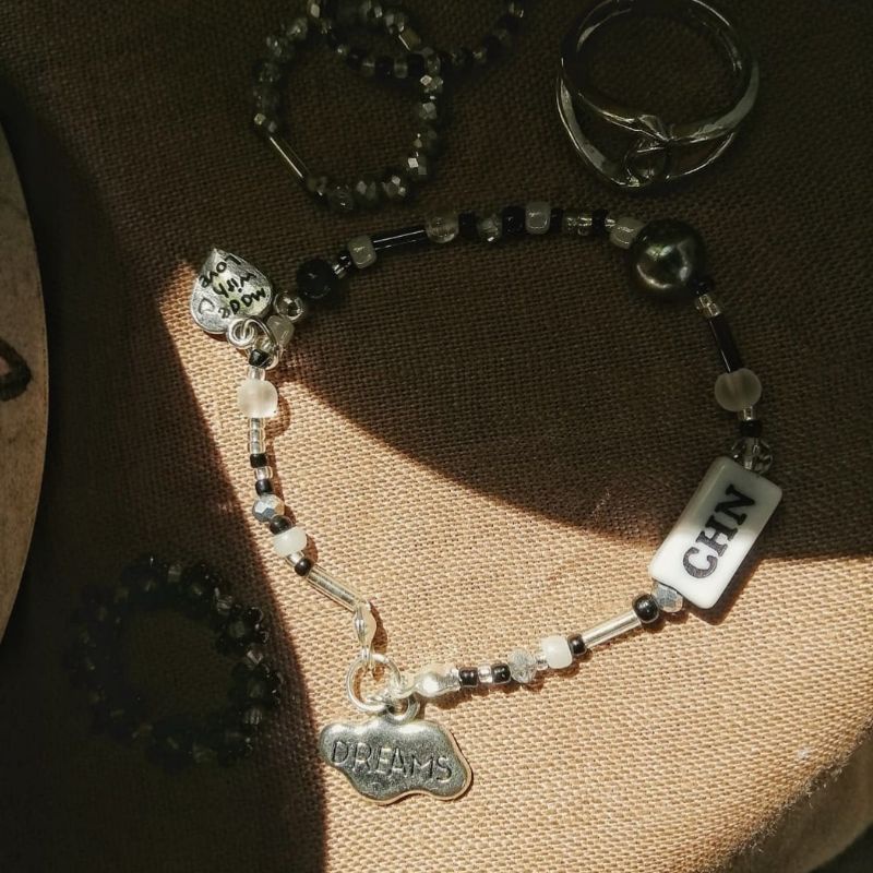 Vòng hạt đeo tay mix tên riêng tone đen trắng ngầu đét chất riêng/ vòng đeo tay hạt cườm