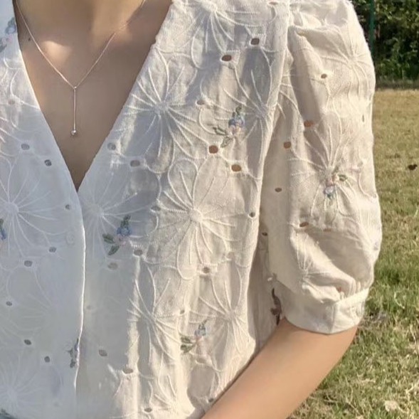 Áo Sơ Mi Ngắn Tay Cổ Chữ V Thêu Họa Tiết Xinh Xắn Dành Cho Nữ 42453