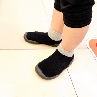 Giày tất cao cổ