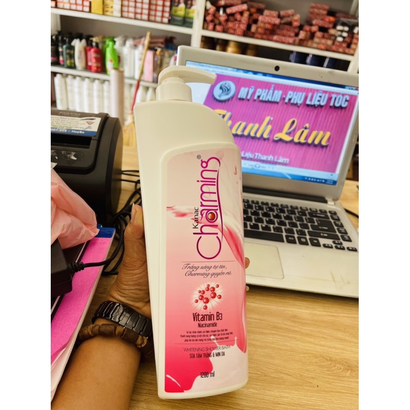 Sữa tắm Charming Trắng và Mịn da