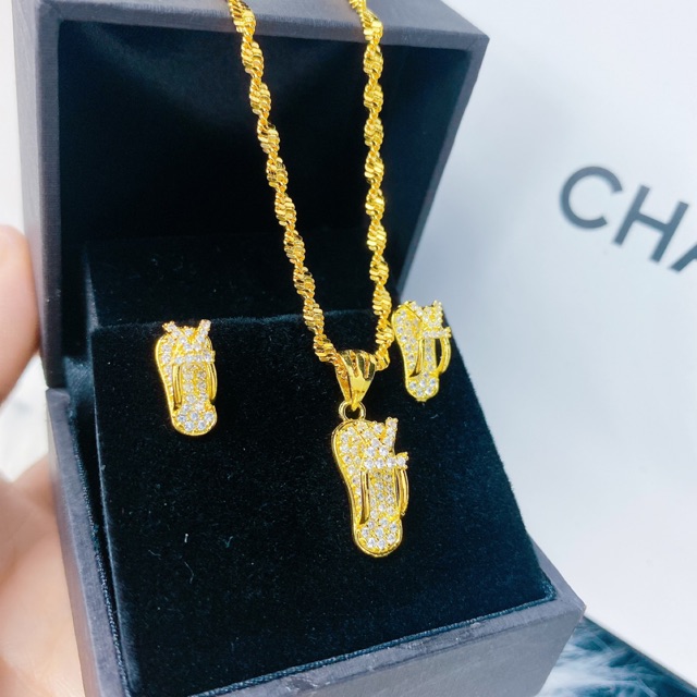 Dây chuyền mặt bông tai đôi dép mạ vàng
