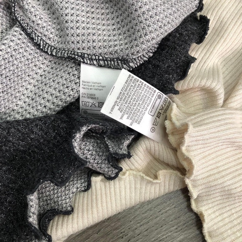Áo croptop tay dài khoá cài trước