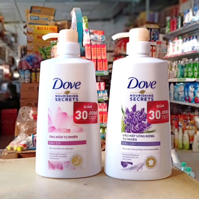 Dầu gội Dove hoa sen và lavender chai 640g