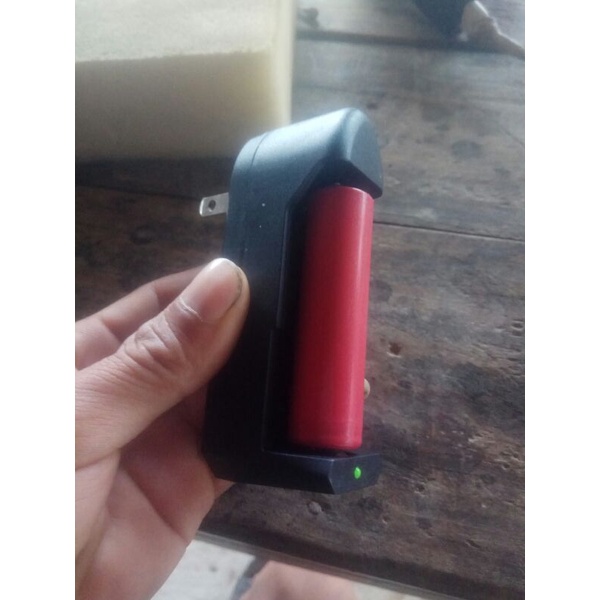 Sạc pin cell 18650 đa năng.