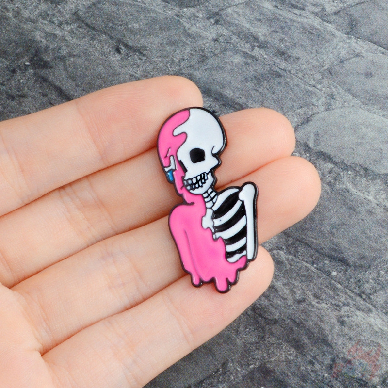 Ghim cài áo hình xương người phối màu hồng thời trang