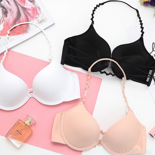 BRA cổ yếm LA REINA BRA - LRAB045 với mút vừa phải, dây mảnh thích hợp khi mặc đồ hở lưng, có 3 màu