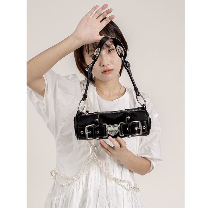 Túi Xách Kẹp Nách Màu Đen Họa Tiết Trái Tim Kim Loại Phong Cách Mới Xuân Hè Cho Nữ