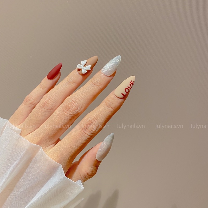 Nail box thiết kế đơn giản dễ thương , móng úp tự gắn julynails.vn nb034