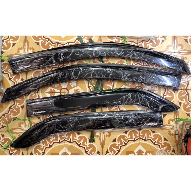 Vè che mưa Toyota Fortuner 2010-2015