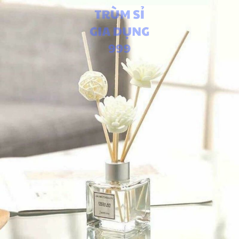 Chai tinh dầu thơm để phòng, bàn làm việc màu trắng, nước hoa để bàn làm việc