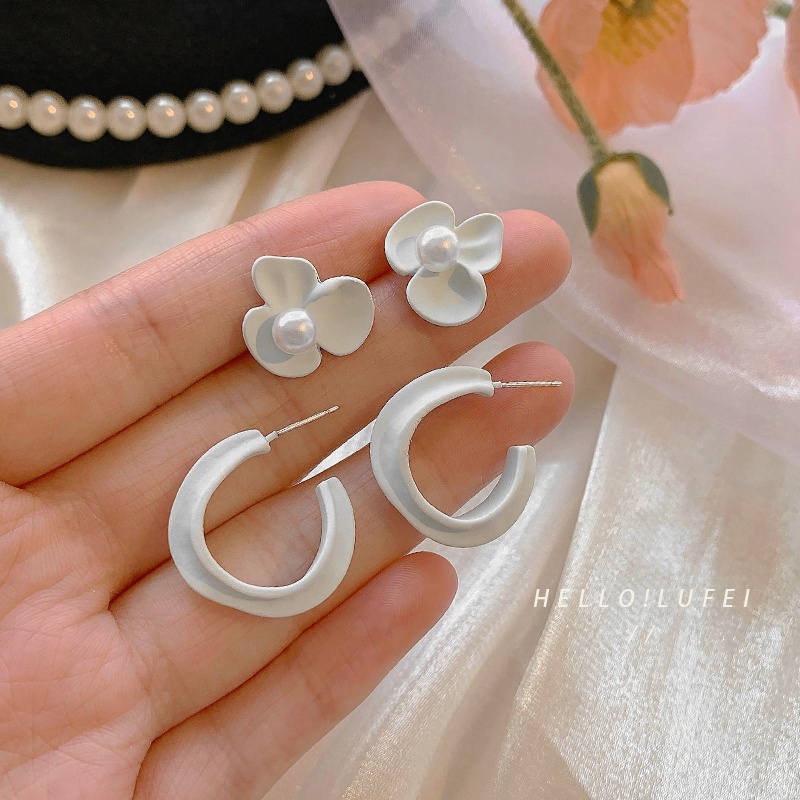 Khuyên tai hình bông hoa đính ngọc trai trắng giản đơn trẻ trung sành điệu