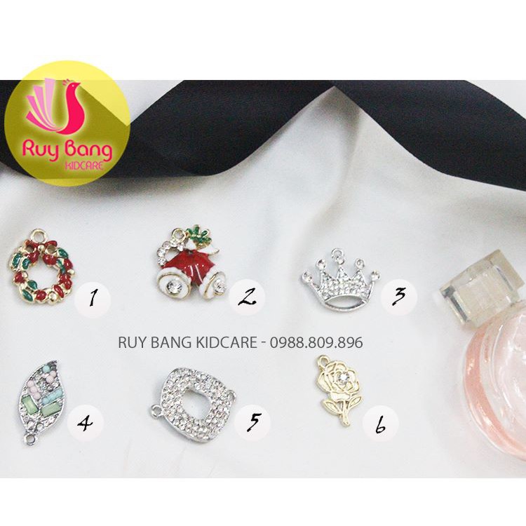 Cành lá kim loại, center đá đính hoa vải handmade