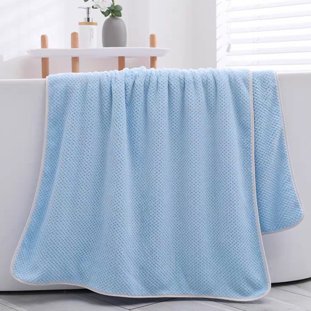 Khăn tắm chất liệu lông cừu dày dặn mềm mịn