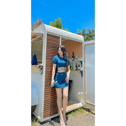 Set croptop xanh coban cột dây eo chân vấy