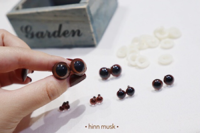 Mắt thú màu viền nâu có chốt