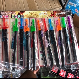 Kiếm nhựa loại to dài 33 cm( 12 cái 1 vỉ )