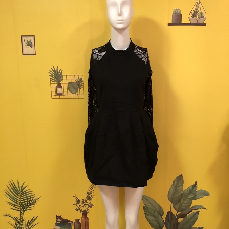 đầm suông đen phối tay ren hàng si 2hand