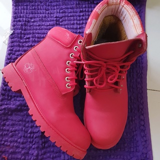 Giày Boot Timberland màu đỏ, size 40-41, real 2hand