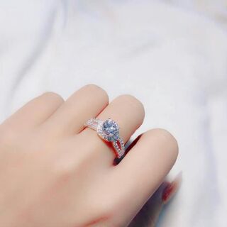 Quần áo trả khách