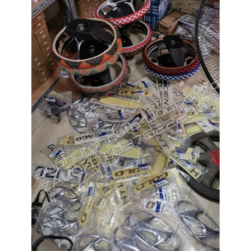 Tem chữ dán chính hãng HUYNDAI XCIENT TRAGO GOLD LIMOSINE