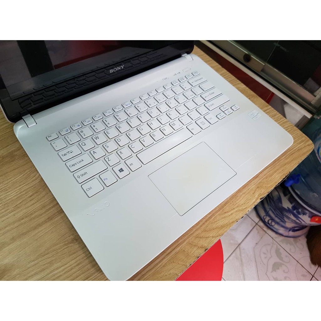 Laptop trắng zin Sony vaio Svf14 chíp i3-3217u ram 4gb cạc hd4000 màn 14inh tặng fui phụ kiện | BigBuy360 - bigbuy360.vn