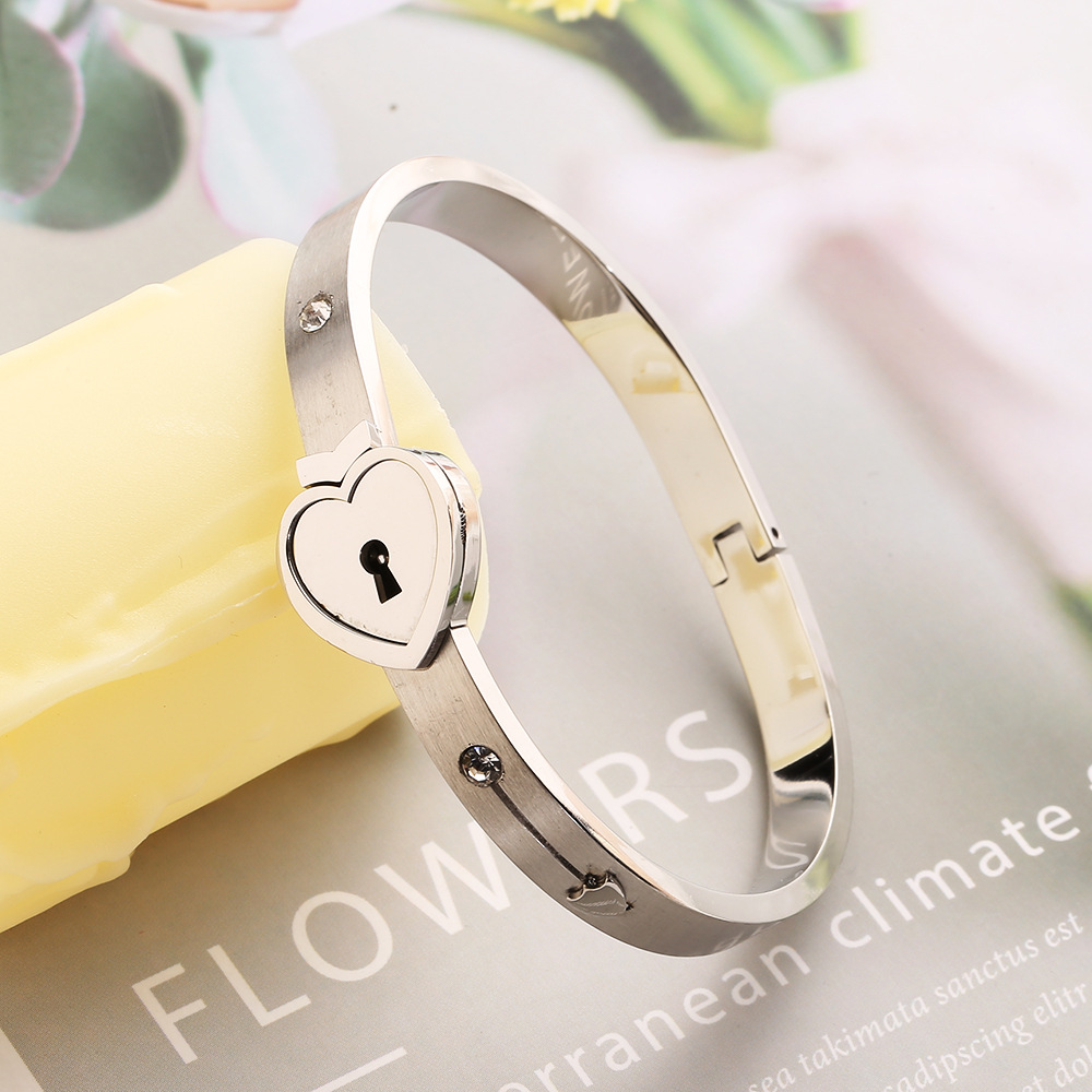 Set 2 Vòng cổ / Vòng Tay Mặt Ổ Khóa / Chìa Khóa Bằng Thép Không Gỉ Màu Bạc Thời Trang Cho Cặp Đôi