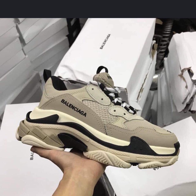 Giày thể thao size 37