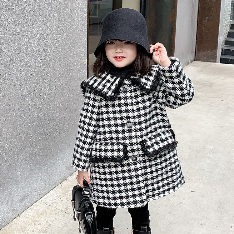 Áo khoác dáng dài cổ bẻ kiểu dáng thời trang cho bé vào mùa đông 2021