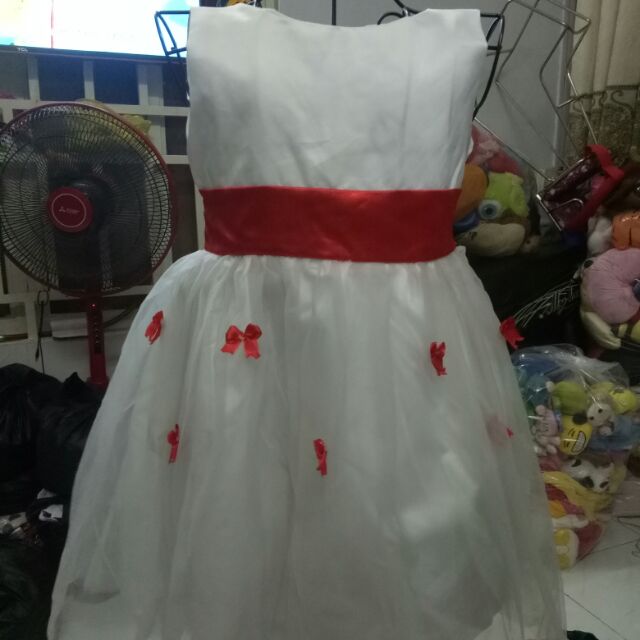Đầm bé thoa Nguyễn