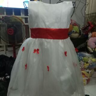 Đầm bé thoa Nguyễn