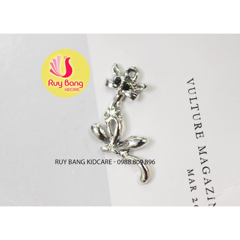 Cành lá kim loại, center đá đính hoa vải handmade