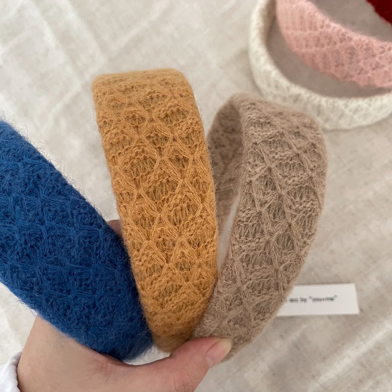 Cài tóc bản rộng phong cách vintage cho nữ