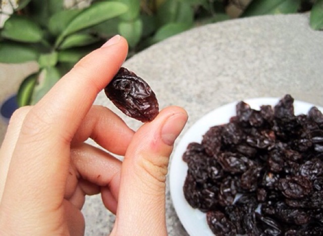 Nho Khô Mỹ Black Seedless Sunview Raisins hộp 425g - NHO ĐEN | Shopee Việt  Nam