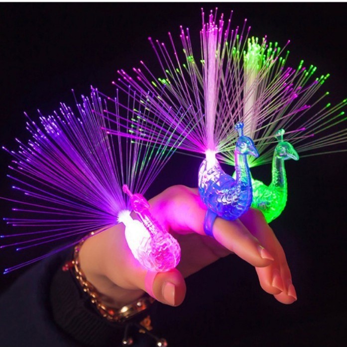 Nhẫn tích hợp đèn led hình con công độc đáo trang trí cho tiệc/lễ