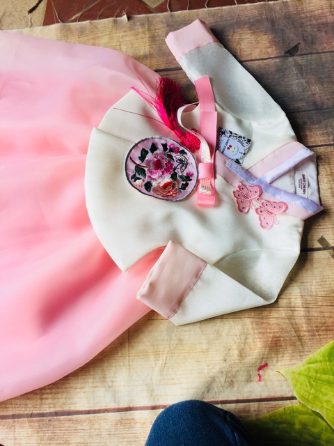 Hanbok cho bé ảnh thật sushi shop  kèm bờm dây treo