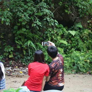Áo "Buồn làm sao buông"