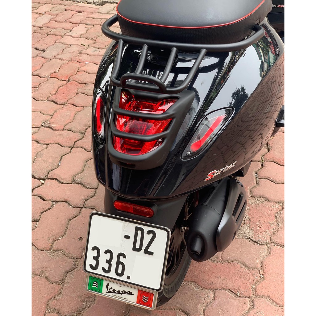 Đế biển số Vespa