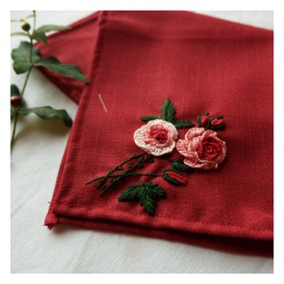 Khăn tay linen thêu tay hoa hồng vải đỏ đô