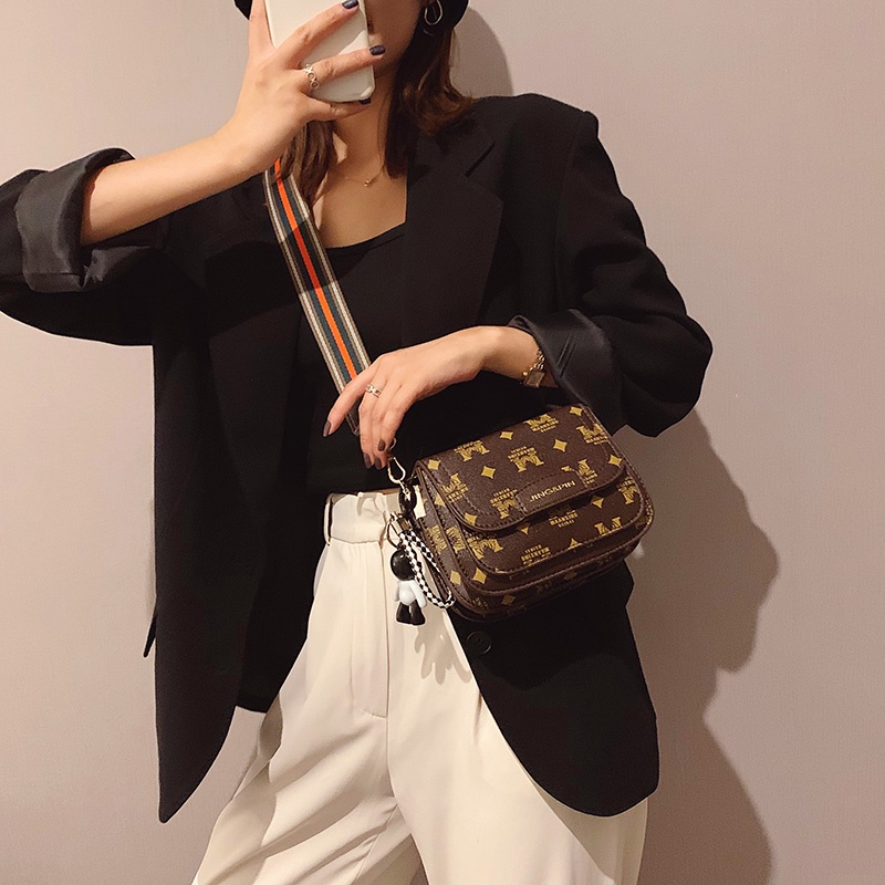 Túi đeo chéo họa tiết nữ thời trang phong cách Hàn Quốc