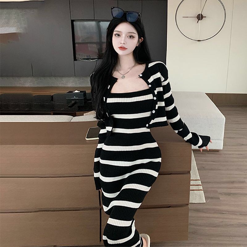💗💗 Set Váy Hai Dây Body Kẻ Ngang Đen Trắng Và Áo Cardigan Dài Tay Freesize
