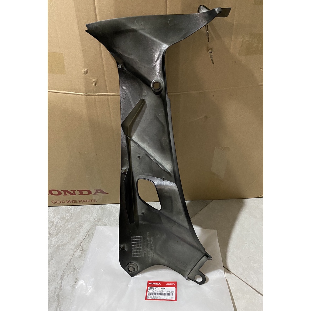 Bộ ốp yếm bên phải - yếm trong HONDA WAVE ZX năm 2004 màu Trắng đen.