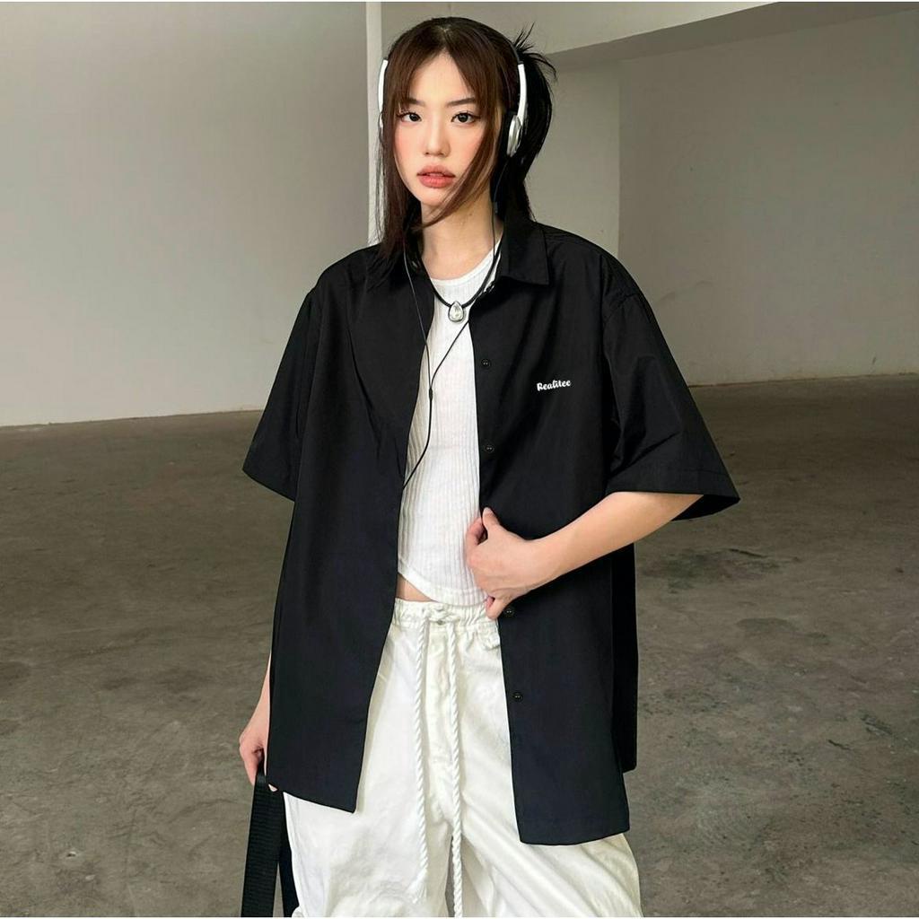 Áo Sơ Mi Ngắn Tay Dáng Rộng Basic/REALITEE BASIC T-SHIRT