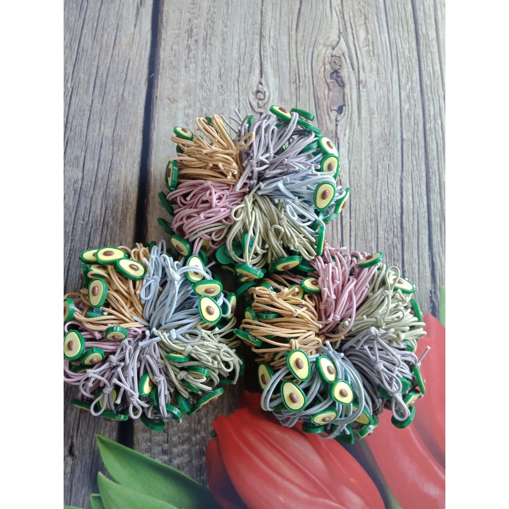 Cột tóc quả bơ