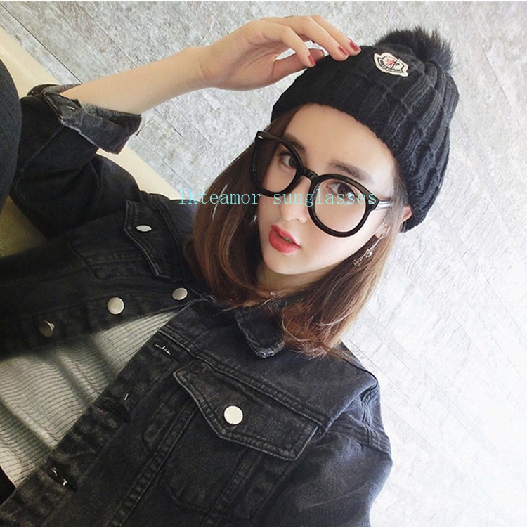 Gọng kính dạng tròn phong cách thời trang phong cách mọt sách