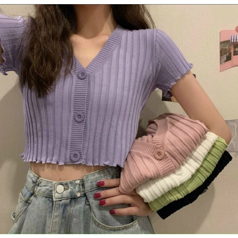 Áo croptop tay nhắn cổ V có cúc ngực viền bèo xinh xắn