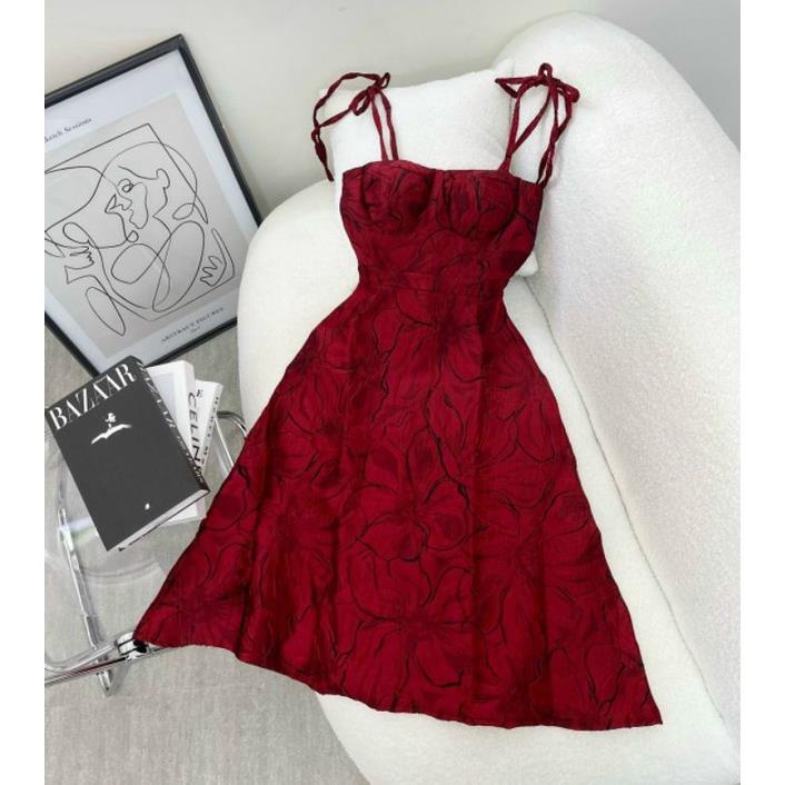 Đầm Đỏ Dự Tiệc VAYO Váy Đỏ 2 Dây Cột Vai Tà Dài Vải Gấm Hoa Dày Dặn Mặc Đi Tiệc Noel Tết Sang Chảnh Đẹp Thời Trang Nữ