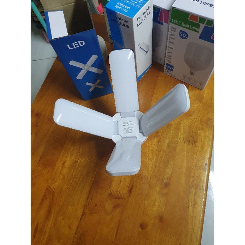 Bóng Đèn led 45w hình quạt 4 cánh siêu sáng,có thể điều chỉnh góc độ ánh sáng.