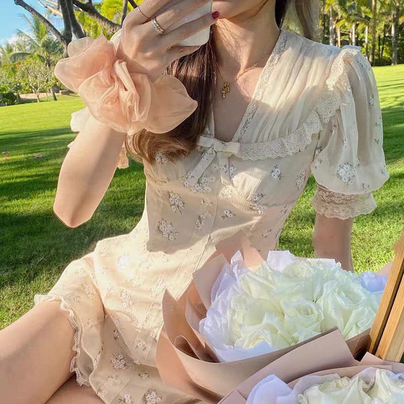 Váy Ren Hoa Tơ Thêu Hoa Cổ V | BigBuy360 - bigbuy360.vn